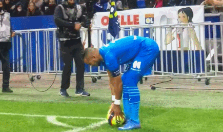 西甲第19轮巴萨主场3-1逆转马竞 奥尔莫进球（西甲第19轮：巴萨主场3-1翻盘马竞，奥尔莫建功）