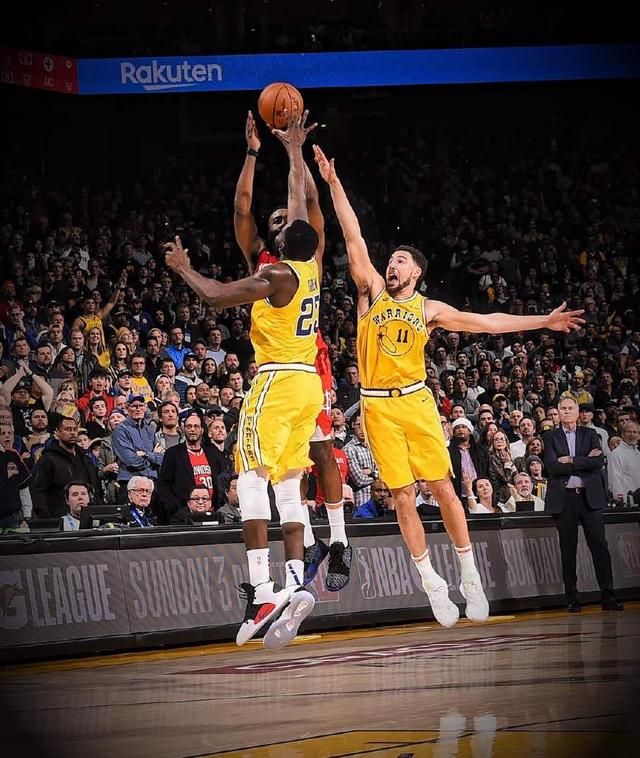 掘金约基奇三双球队大胜快船（约基奇砍三双，掘金大胜快船）