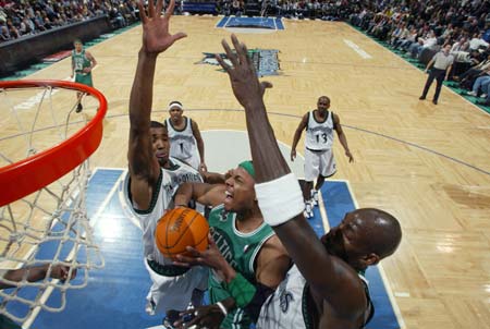 杯赛超跑 马丁内利Martinelli vs Crystal Palace 🤣（杯赛飞驰，马丁内利大战水晶宫 🤣）