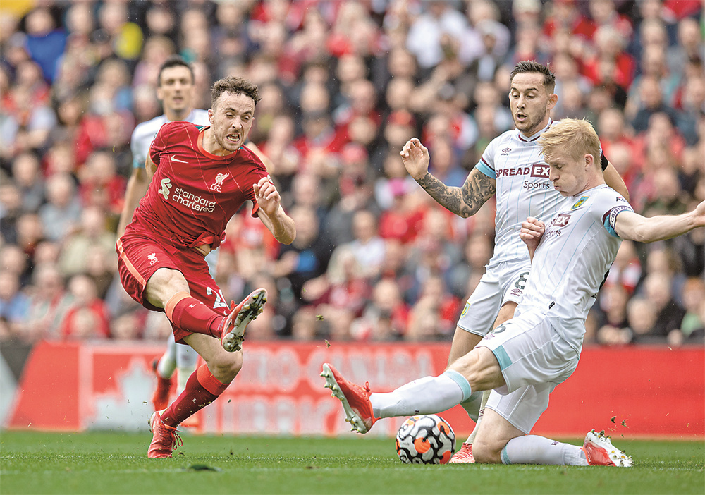 效率不高！爱德华兹打满首节7中2拿到10分 三分4中0&正负值-6（手感不佳！爱德华兹首节打满7投2中拿10分，三分4投全失，正负值-6）