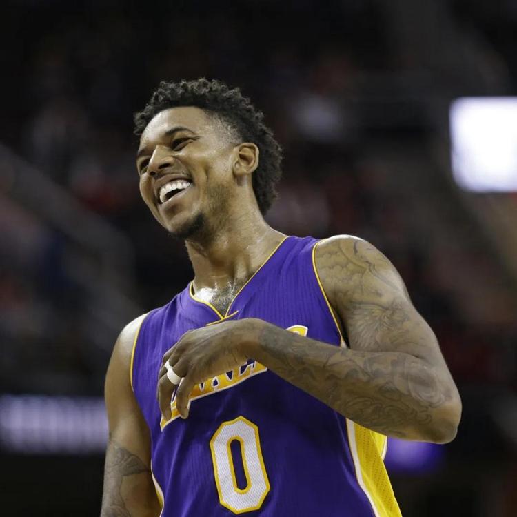 哈曼：拜仁仍是欧冠冠军的重要竞争者，战胜大巴黎是一种警告（哈曼：拜仁依旧是欧冠夺冠热门，击败巴黎是一记警钟）