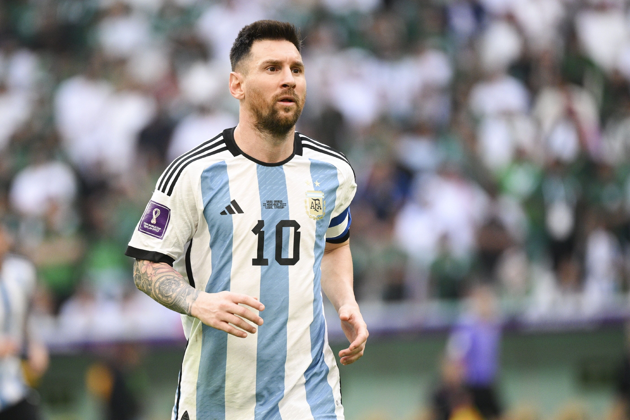 申京就该当轴！2赛季出手小于10次12胜1负，进攻流畅防守也积极了（申京最适合当战术中枢！近两季他出手不到10次球队12胜1负，进攻更顺畅防守更积极）