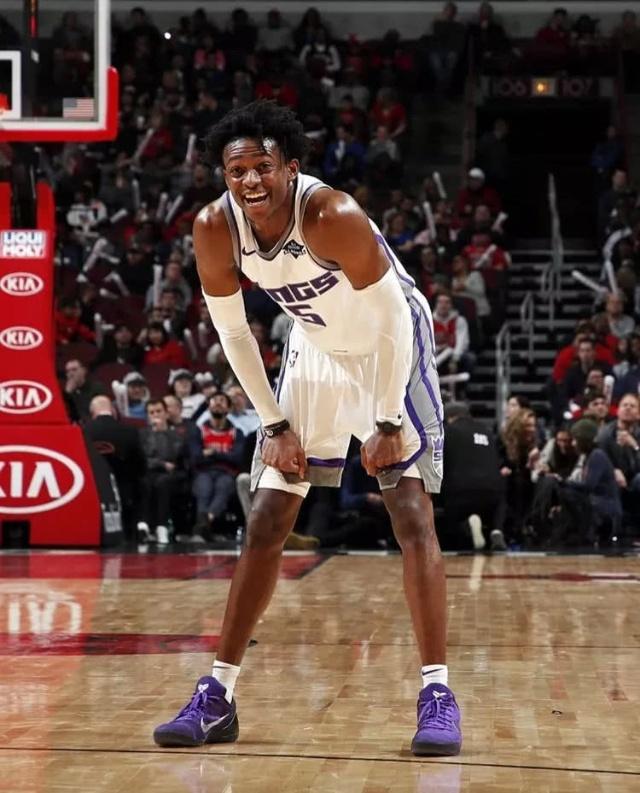 媒体人：王钰栋签欧洲经纪公司有足协的推动，只给了短期授权（媒体人称足协推动王钰栋与欧洲经纪公司签约，仅给予短期授权）