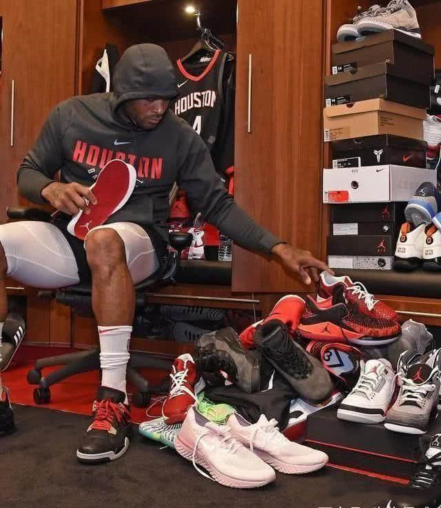 世体：拉什福德因重感冒仍未参加合练，周六能否出战存疑问（世体：拉什福德重感冒仍未随队合练，周六出战成疑）