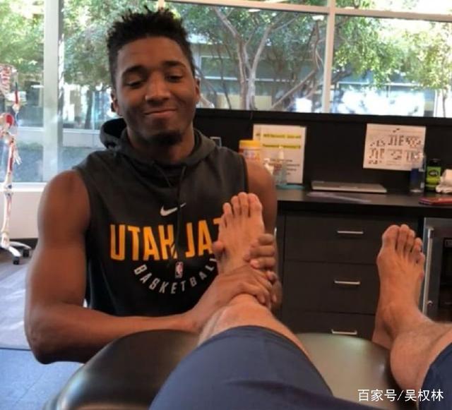 美记：马刺无意追求字母哥，他们看好现有阵容+多人是非卖品（美记称马刺不打算引进字母哥，看好现有阵容，且多名球员不在交易名单）