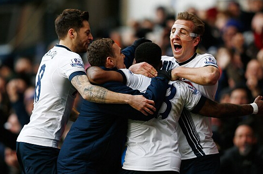 中国篮球历史新篇章！NBL合肥17分大胜CBA江苏队，易立满脸无奈（中国篮坛写下新章：NBL合肥队17分力克CBA江苏，易立面露无奈）