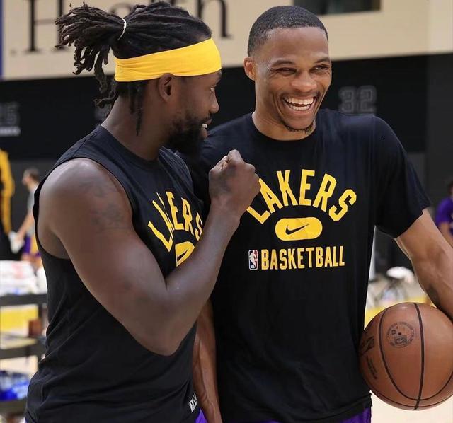 穆雷单节砍23分，刷新生涯单节得分纪录（穆雷单节飙23分，改写生涯单节得分新高）