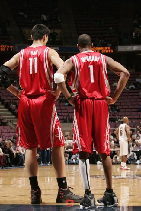 正负值+20冠绝全场！徐杰13中6&三分3中2 拿下17分6篮板6助攻（徐杰正负值+20领跑全场：13投6中、三分2中，斩获17分6篮板6助攻）