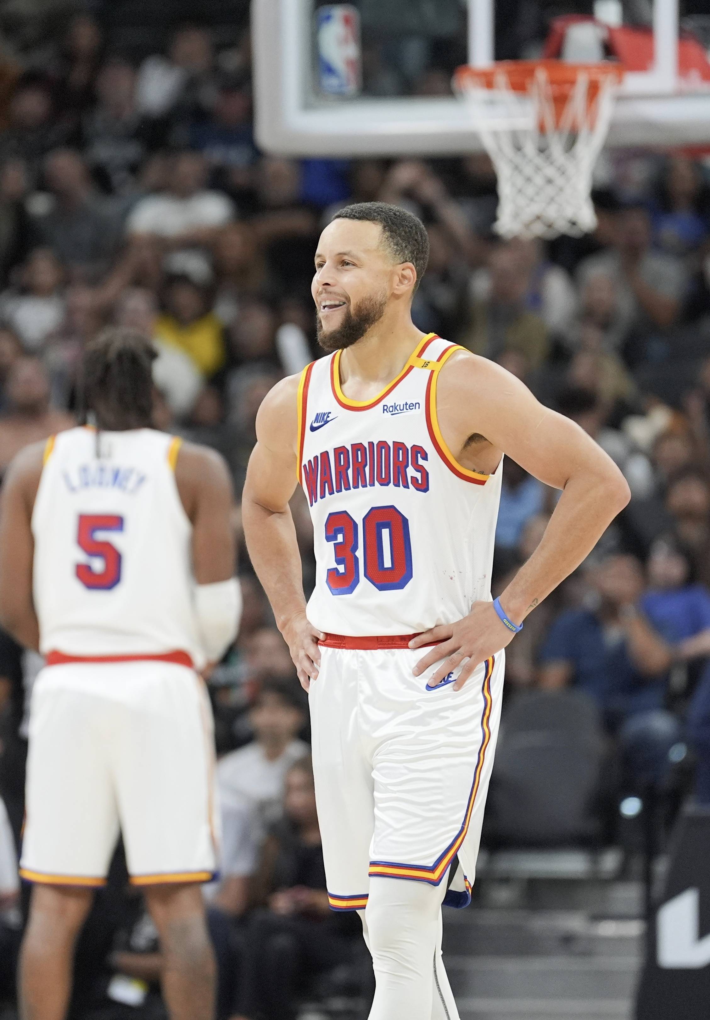 美媒：快船预计将与篮球运营总裁弗兰克团队达成续约（美媒称快船有望与篮球运营总裁弗兰克团队续签合同）