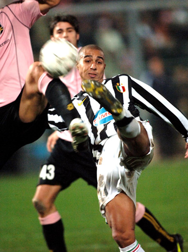 西甲报告显示，毕包主场球迷多次喊骂维尼修斯、阿森西奥口号（西甲报告称，毕包主场多次传出针对维尼修斯、阿森西奥的辱骂口号）