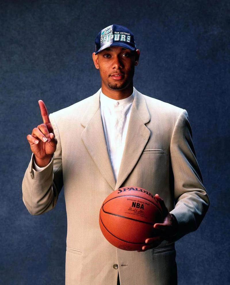 非洲杯+停赛连遭打击，曼联下轮多人缺阵维拉（非洲杯与停赛双重打击，曼联下轮对阵维拉多人缺席）