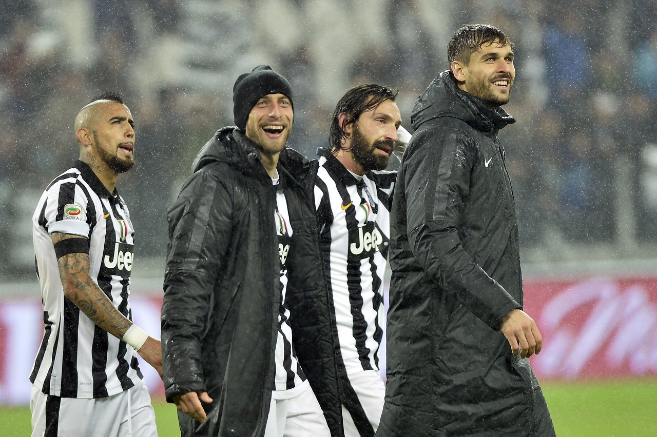 圣诞收官战回顾：一场精彩绝伦的篮球盛宴（圣诞压轴之战回顾：一场热血沸腾的篮球盛宴）