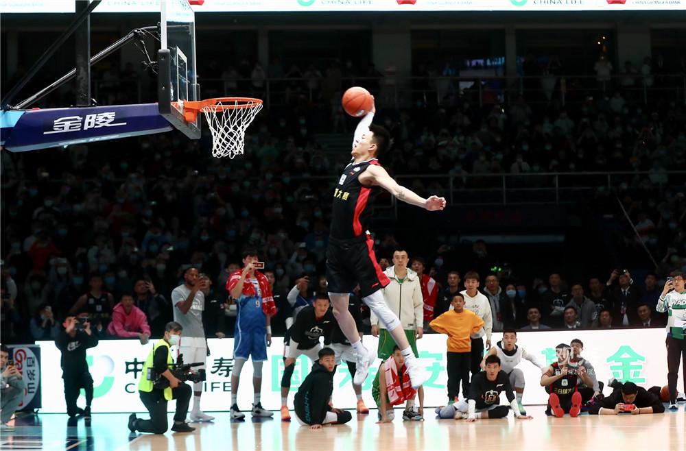 CBA杯战报：布朗20分，广厦108-90轻取天津（CBA杯：布朗斩获20分，广厦108-90轻松击败天津）