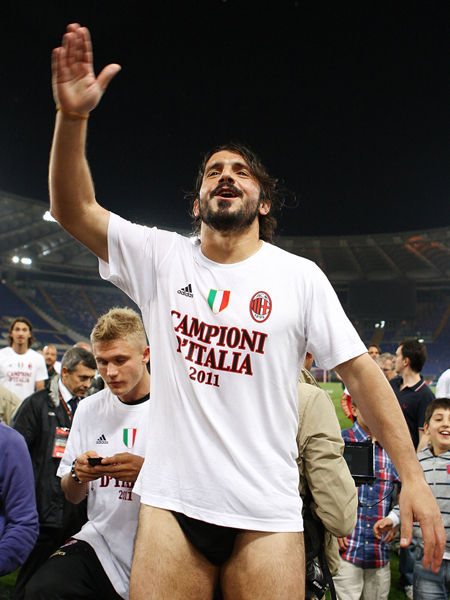 德天空：凯恩没考虑明夏离队，他希望在拜仁至少待到2027年（德国天空体育：凯恩无意在明夏离队，计划至少留在拜仁至2027年）