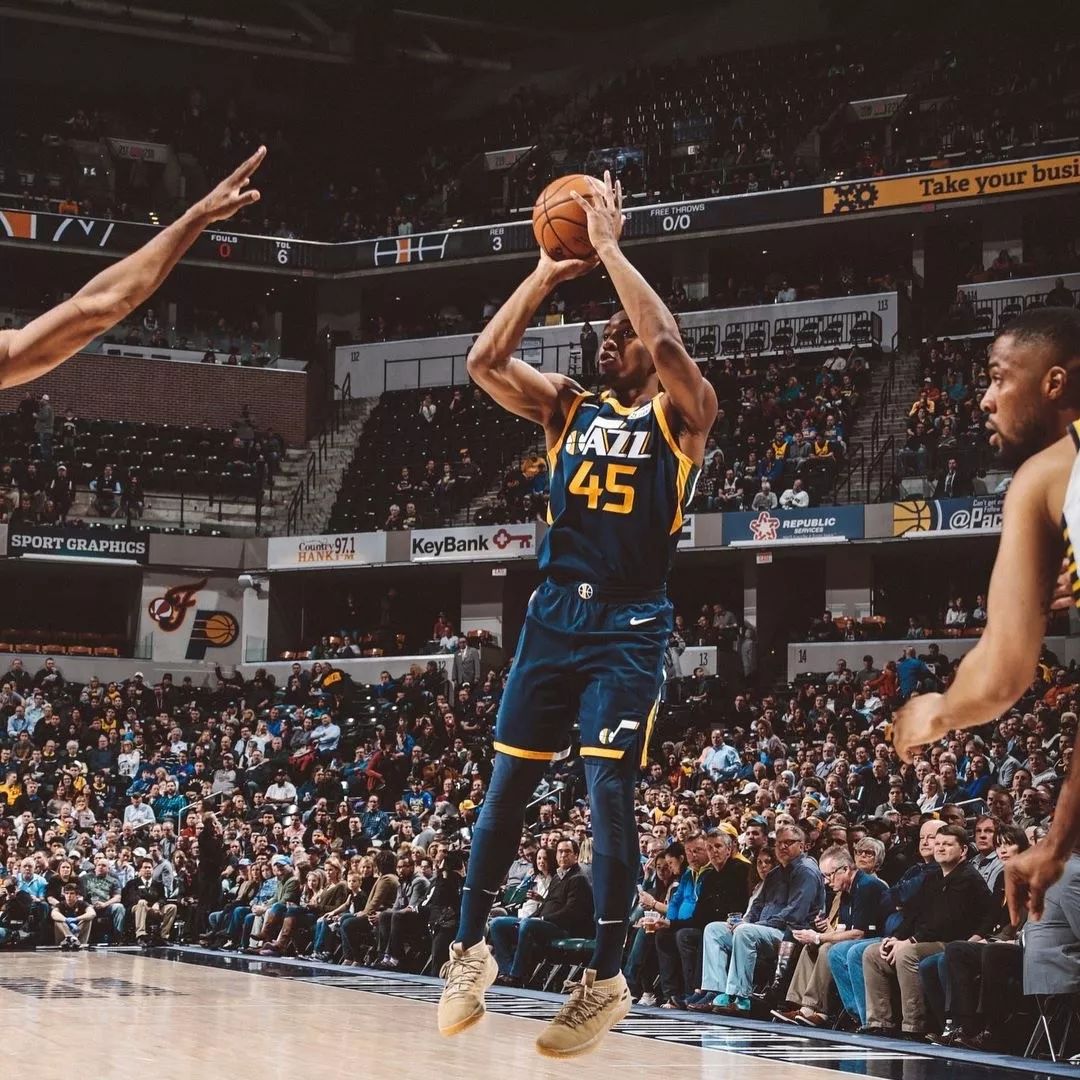 每体：阿劳霍获准暂离巴萨，赴以色列特拉维夫调整身心状态（每体：巴萨准许阿劳霍短期离队，赴以色列特拉维夫进行身心调整）