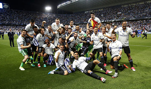 足球报：浙江队花4亿是谣言；韦世豪、李磊先后来做康复（《足球报》：浙江队花4亿元系谣言，韦世豪与李磊先后进行康复）