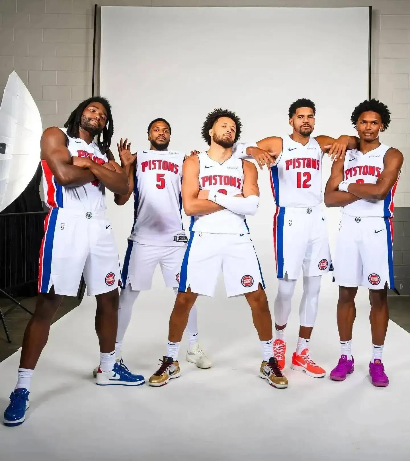 阿利松妻子晒术后照，阿利松此前因个人事务返回巴西（阿利松因私返巴西，妻子分享术后照片）