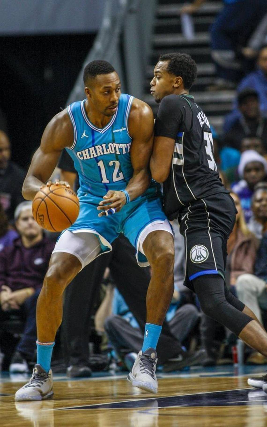 点球判罚引发争议 VAR 成为焦点（争议点球引热议，VAR站上风口浪尖）