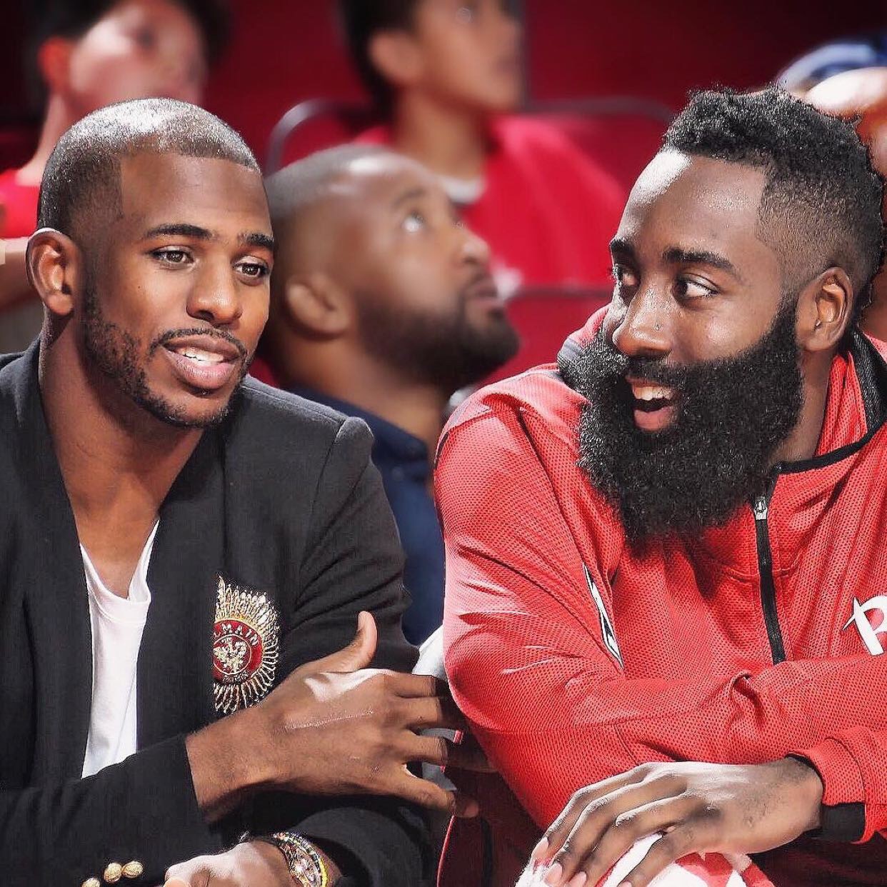 中超：上海海港主场4-1大胜深圳（中超联赛：上海海港主场4比1击败深圳队）