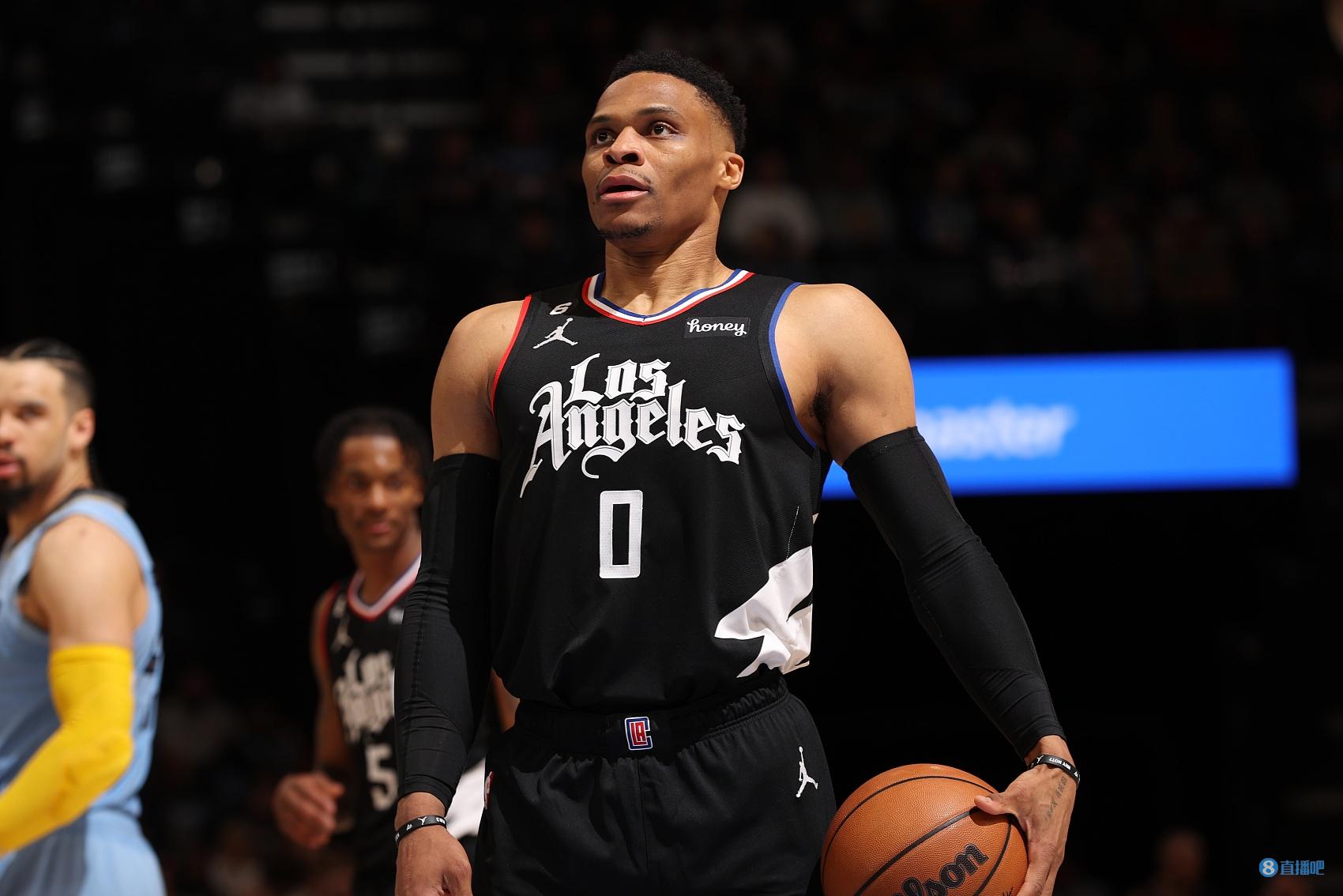 曾引起争议，西安国际足球中心草坪已重新铺设，明年3月达标（争议已成过去：西安国际足球中心草坪完成重铺，预计明年3月达标）