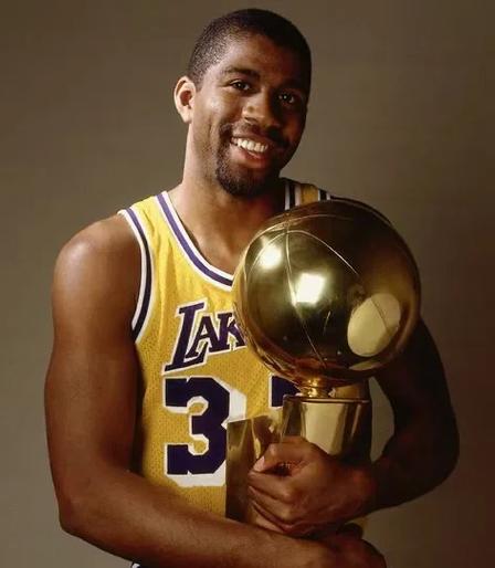 英超最新积分榜：阿森纳6分领跑，切尔西曼城紧追，热刺跌至第9（英超积分榜出炉：阿森纳领先6分，曼城切尔西紧逼，热刺降至第9）