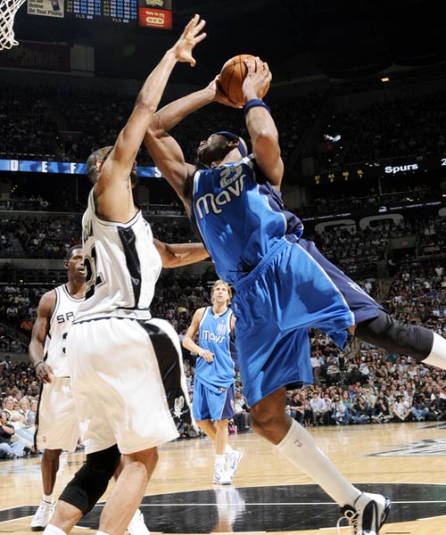 罗马最稳一环还是他，托蒂盛赞门将斯维拉尔，你让其他人怎么混（托蒂力挺斯维拉尔：罗马最稳固的最后一环，让队友无从争锋）