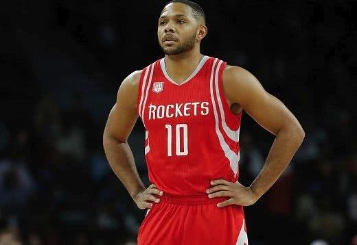 无人可阻！萨林杰半场狂砍20分，全场32分创赛季得分新高（势不可挡！萨林杰半场轰下20分，单场32分刷新赛季个人纪录）