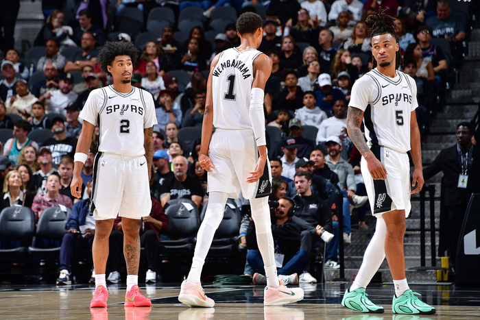 历史得分榜前十现役占三席：詹姆斯第一&KD第八&哈登第十（历史得分前十现役三人上榜：詹姆斯居首，杜兰特第8，哈登第10）